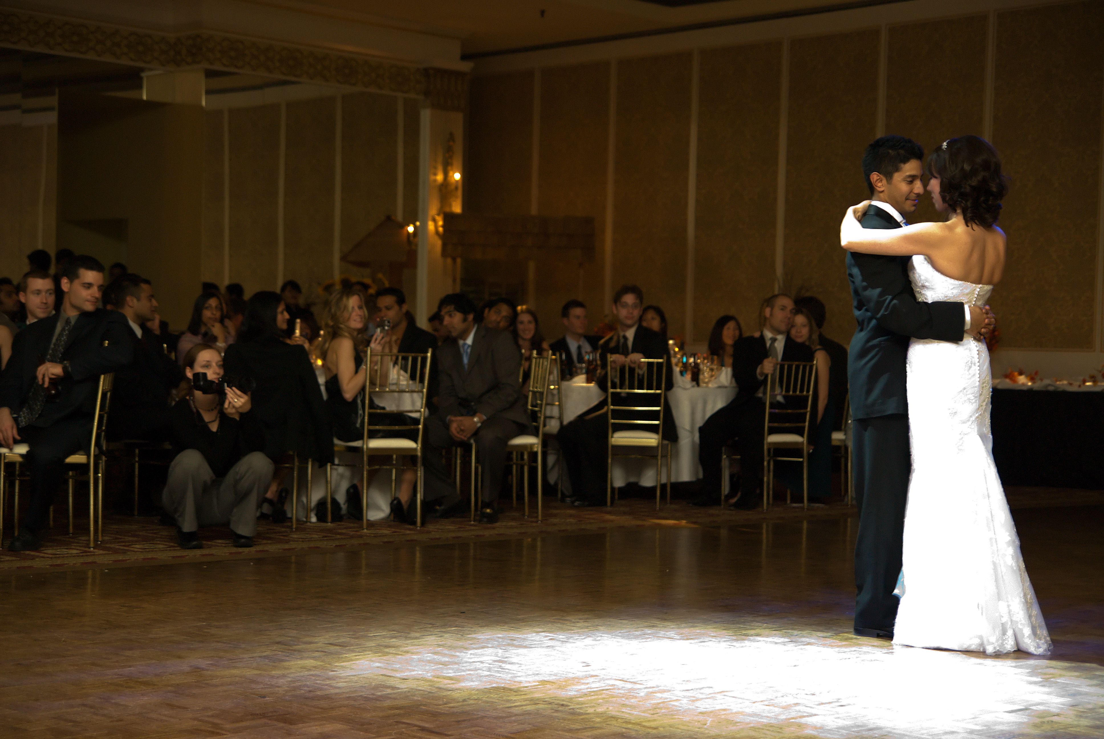 photo of a man and woman newly wedding holding a balloons